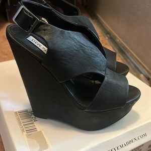 Steve Madden black open wedges